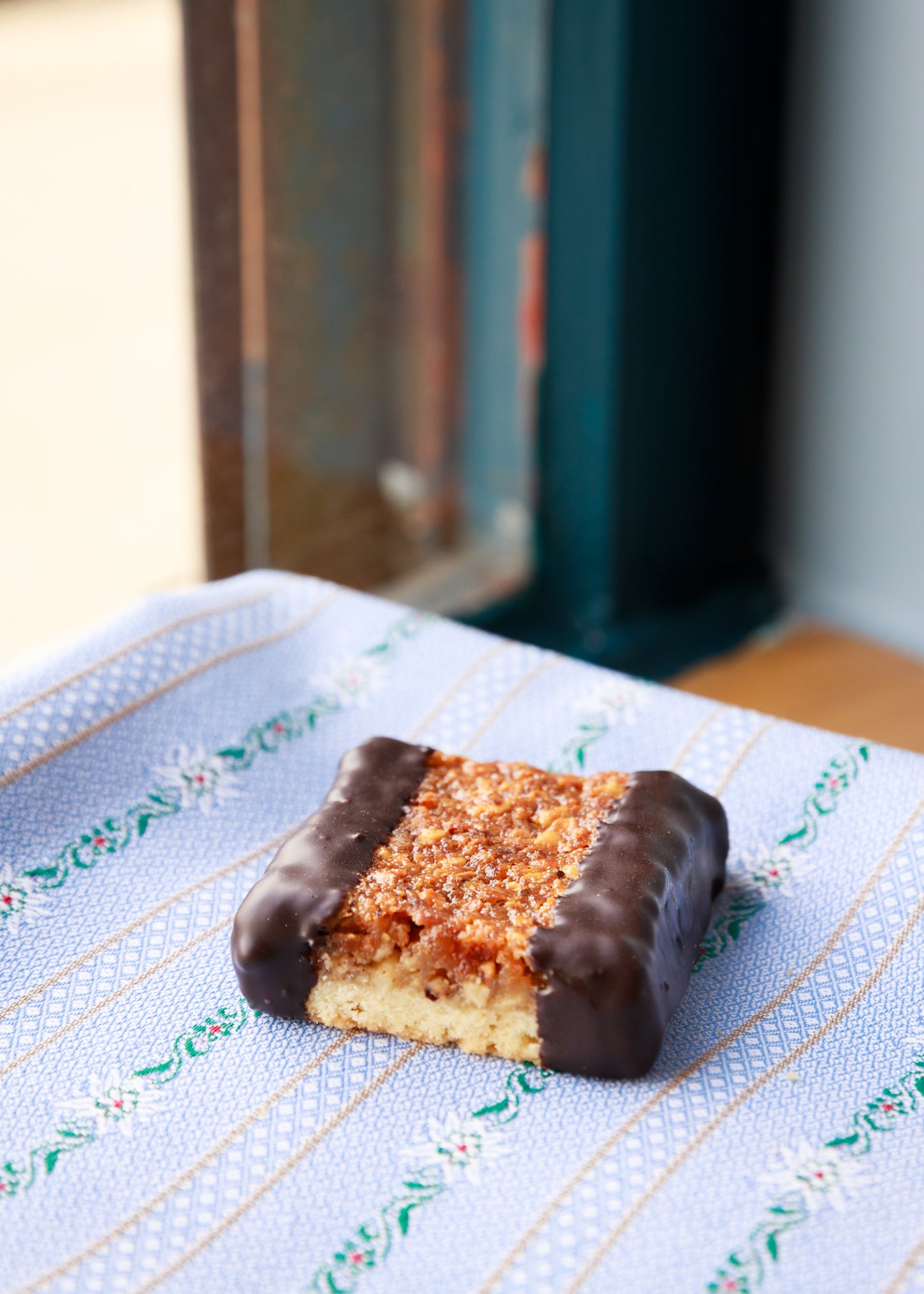 Hazelnut-Caramel Slice